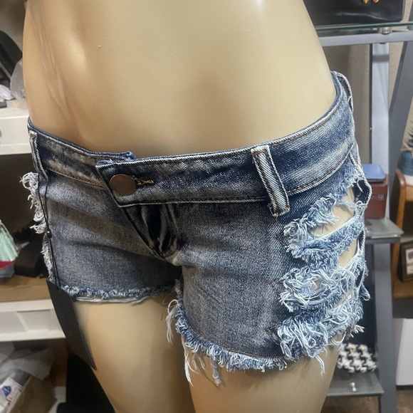 💙 BeWicked L Denim Short Shorts that were purchased in Spearfish SD - Picture 1 of 7